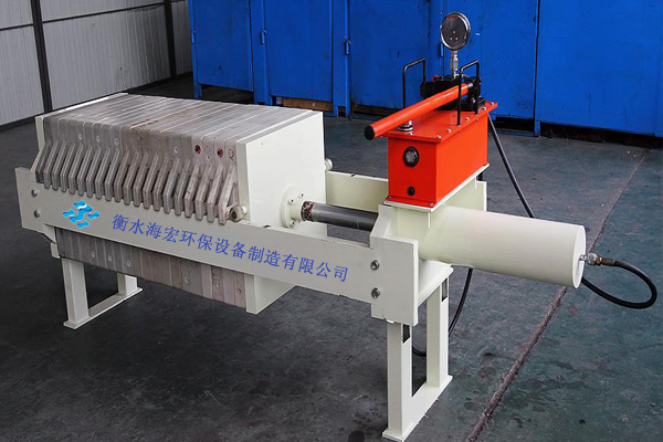 Manual hydraulic filter press